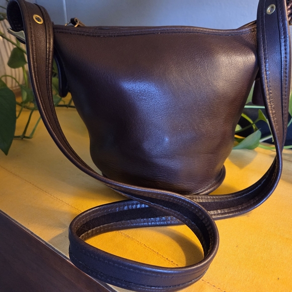 Vintage COACH Mahogany Maggie Duffle 9019 ☆ Made In 1997 ☆ - Picture 4 of 9